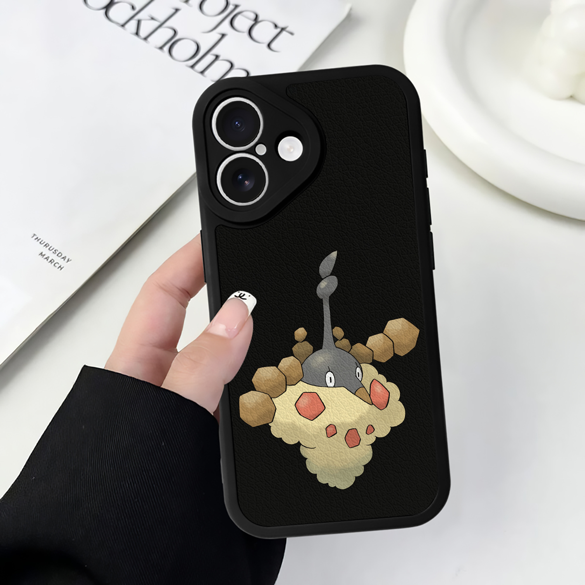 （画像用） ポケットモンスター Pokémon 【iPhone 16シリーズ対応】シリコンスマホケース（レザー調） 材質：シリコン